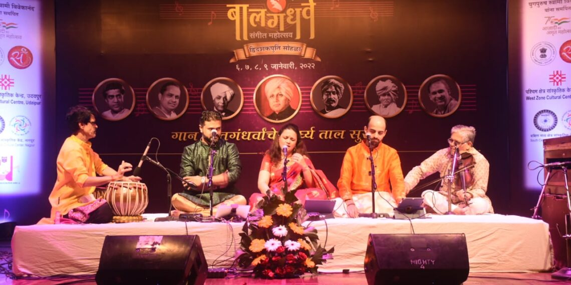 मर्म बंधातली ठेव ही… या नाट्यसंगीताच्या मैफलीने रसिकांच्या हृदयात जागविला आनंदोत्सव
