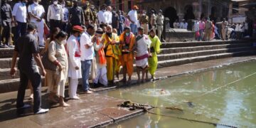 राज्यपाल भगत सिंह कोश्यारी यांनी श्री क्षेत्र त्रंबकेश्वराचे दर्शन घेऊन पूजन केले