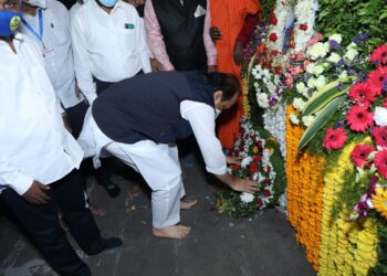 कोरेगाव भीमा येथील ऐतिहासिक जयस्तंभास उपमुख्यमंत्री अजित पवार यांचे अभिवादन