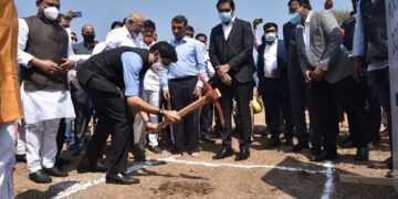 ई कॉशेस मोबिलिटी  इलेक्ट्रिक व्हेईकल नवीन प्रकल्पाचे पर्यावरणमंत्री आदित्य ठाकरे यांच्या हस्ते भूमिपूजन