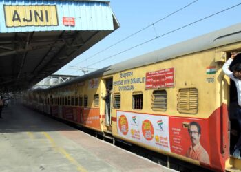 ‘महाराष्ट्र एक्स्प्रेस’ वर विकासकामांची माहिती