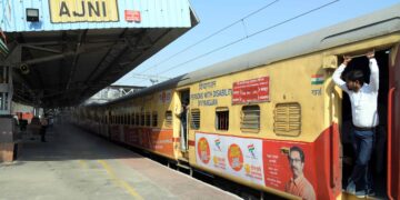 ‘महाराष्ट्र एक्स्प्रेस’ वर विकासकामांची माहिती