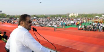 10 हजार शाळकरी विद्यार्थ्यांनी अनुभवला एरोमॉडेलिंग शोचा थरार
