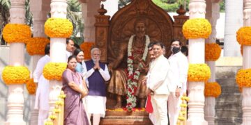 छत्रपती शिवाजी महाराजांच्या पुतळ्याचे प्रधानमंत्री नरेंद्र मोदी यांच्या हस्ते अनावरण