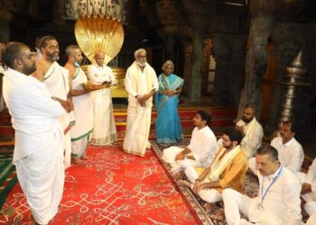 नवी मुंबईत व्यंकटेश्वराच्या मंदिरासाठी जमीन देण्याचे पत्र तिरुपती देवस्थानास सुपूर्द