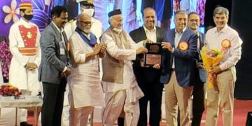 महाराष्ट्र चेंबर ऑफ कॉमर्स तर्फे कान्हदेशच्या विकासात महत्त्वपूर्ण योगदान दिल्याबद्दल जैन इरिगेशनचा गौरव