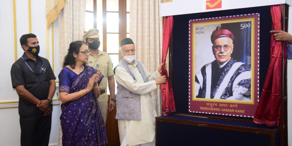 भारतरत्न पांडुरंग वामन काणे यांच्या 50 व्या स्मृतीदिनानिमित्त राज्यपाल यांच्या हस्ते विशेष टपाल तिकिटाचे अनावरण