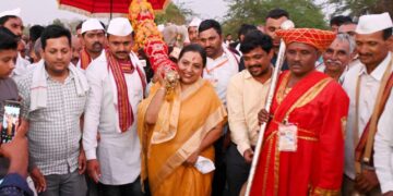 श्री रूक्मिणीमातेची पालखी पंढरपूरला मार्गस्थ l पालकमंत्र्यांच्या हस्ते पूजन