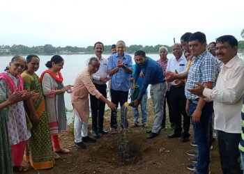 मेहरूण तलाव परिसरात वृक्षारोपणाचा शुभारंभ
