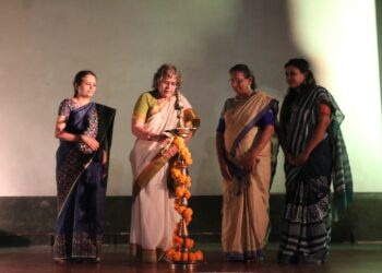 लतादीदींनी गायलेल्या अभिजात संगीतावर आधारित घरंदाज सूर या दृकश्राव्य अविष्काराने रसिक तल्लिन