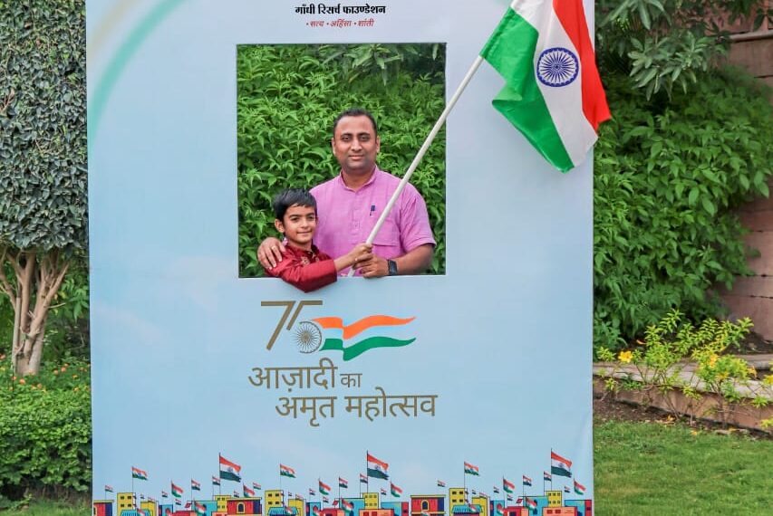जैन उद्योग समूह 8000 सहकाऱ्यांना राष्ट्रध्वज वितरित करणार