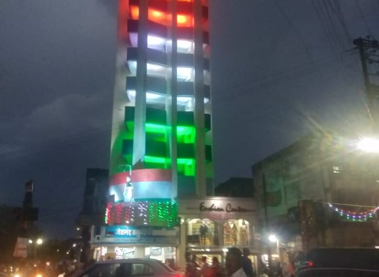 स्वातंत्र्याच्या अमृत महोत्सवानिमित्त जळगावात रोषणाई