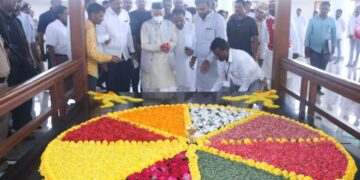 राज्यपाल भगत सिंह कोश्यारी यांची गोपीनाथ गडाला भेट