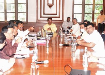 २५ ऑगस्टपूर्वी कोकणातील रस्त्यांचे काम पूर्ण करा l सार्वजनिक बांधकाम मंत्री