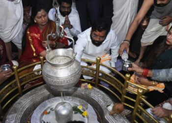 मुख्यमंत्री शिंदे यांच्या हस्ते भीमाशंकर ज्योतिर्लिंगाची पूजा