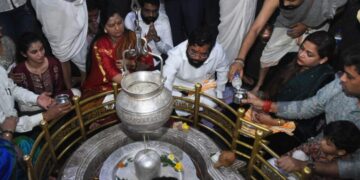 मुख्यमंत्री शिंदे यांच्या हस्ते भीमाशंकर ज्योतिर्लिंगाची पूजा