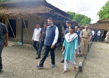 उपमुख्यमंत्री यांची सेवाग्राममधील बापूकुटीला भेट