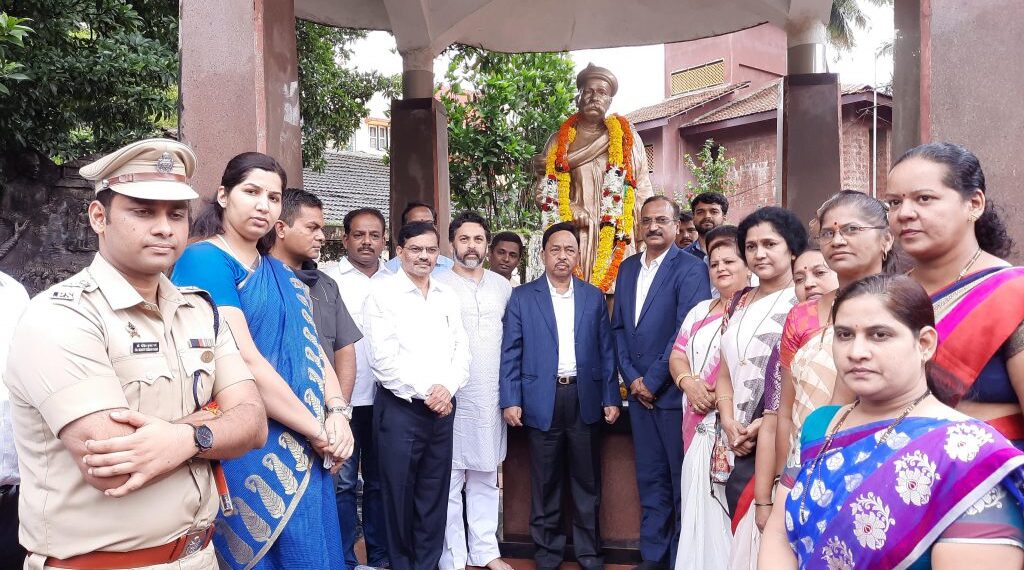 सावरकर व लोकमान्य स्मारकास केंद्रीय मंत्री राणे यांचे अभिवादन