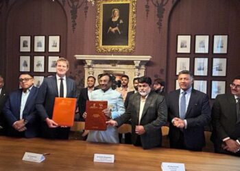 व्हिक्टोरिया अँड अलबर्ट म्युझियम तीन वर्षासाठी देणार वाघनखं